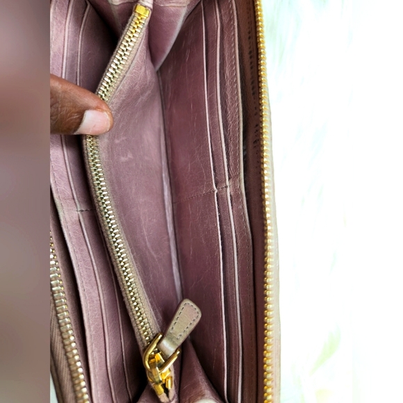 Miu Miu Wallet Matelasse Light Blush Pink Logo Leather (1-27-A30) - Picture 5 of 14